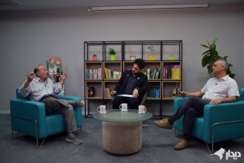 زیدآبادی: آنقدر بر سر مجلس فیلتر گذاشتند که امروز صدای رسایی‌ها و ثابتی‌ها را از آن می‌شنویم/ پشت شما، جمهوری اسلامی است!/ عبدالکریمی: پشت من، هیچکس نیست، خداست!/ ناتو، صهیونیست‌ها و رضا پهلوی، نمی‌توانند برای ما دموکراسی بیاورند