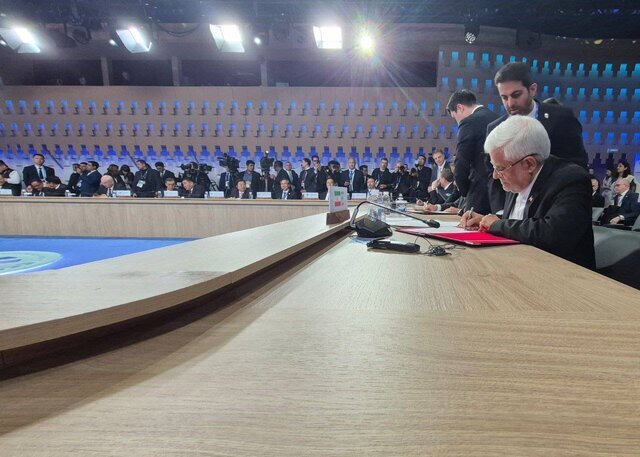 عارف سند همکاریهای اعضای شانگهای را امضا کرد عارف سند همکاریهای اعضای شانگهای را امضا کرد