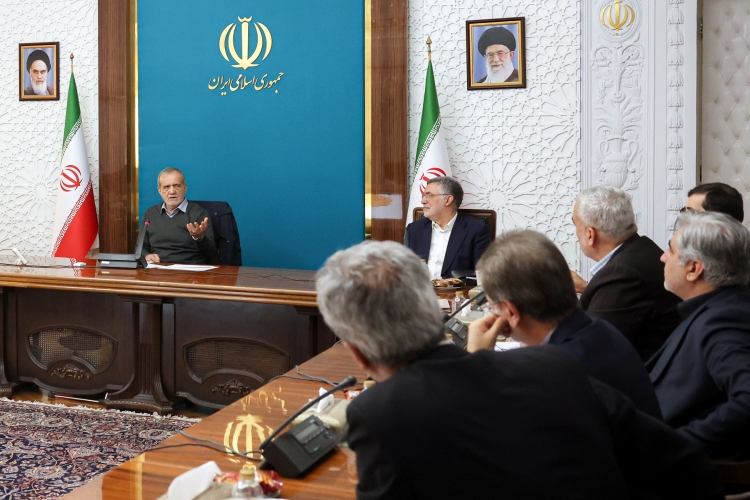 پزشکیان: خط قرمز من پرهیز مطلق از افزایش پرداخت از جیب مردم است