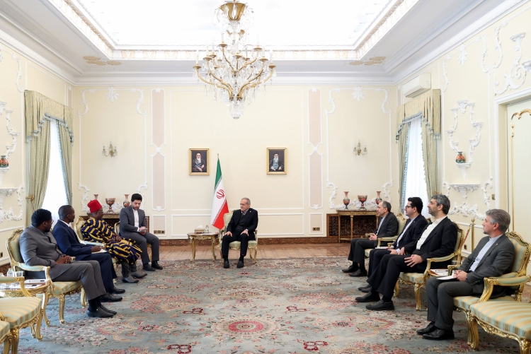 اولویت دولت، توسعه مناسبات اقتصادی است