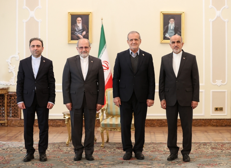 اولویت دولت، توسعه مناسبات اقتصادی است