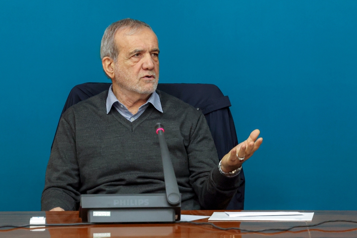 پزشکیان: با مردم شفاف و صادقانه رفتار کنیم/ انتقال پایتخت اجبار است
