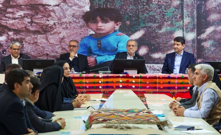 پزشکیان: مشاهده حضور مردم در ساخت مدرسه انسان را خوشحال می‌کند