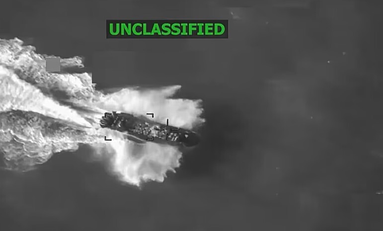 ترامپ شلیک به قایق ونزوئلایی را توجیه کرد/ کنگره: فیلم کامل منتشر شود