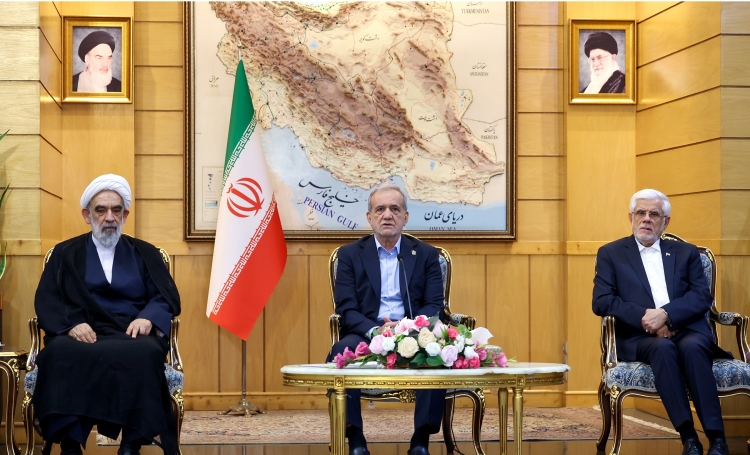 کشورهای مسلمان باید در تمام جنبهها با یکدیگر تعامل سازنده داشته باشند کشورهای مسلمان باید در تمام جنبهها با یکدیگر تعامل سازنده داشته باشند