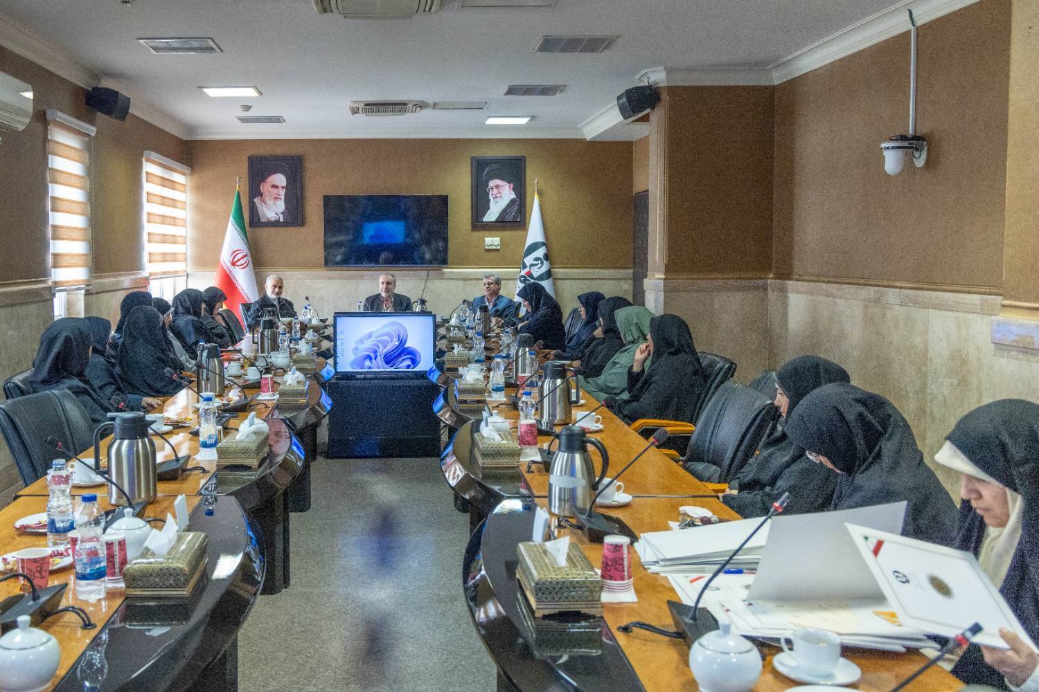 مادران و زنان این مرز و بوم «قهرمانان گمنام» در عرصه مبارزه با مواد مخدر هستند مادران و زنان این مرز و بوم «قهرمانان گمنام» در عرصه مبارزه با مواد مخدر هستند