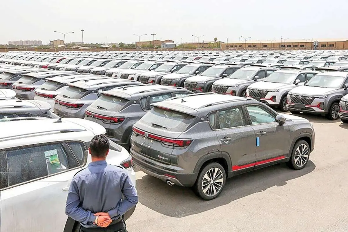 بازار خودرو در محاصره نوسانات ارزی/ جانبازان ذینفعان اصلی واردات خودرو نیستند بازار خودرو در محاصره نوسانات ارزی/ جانبازان ذینفعان اصلی واردات خودرو نیستند