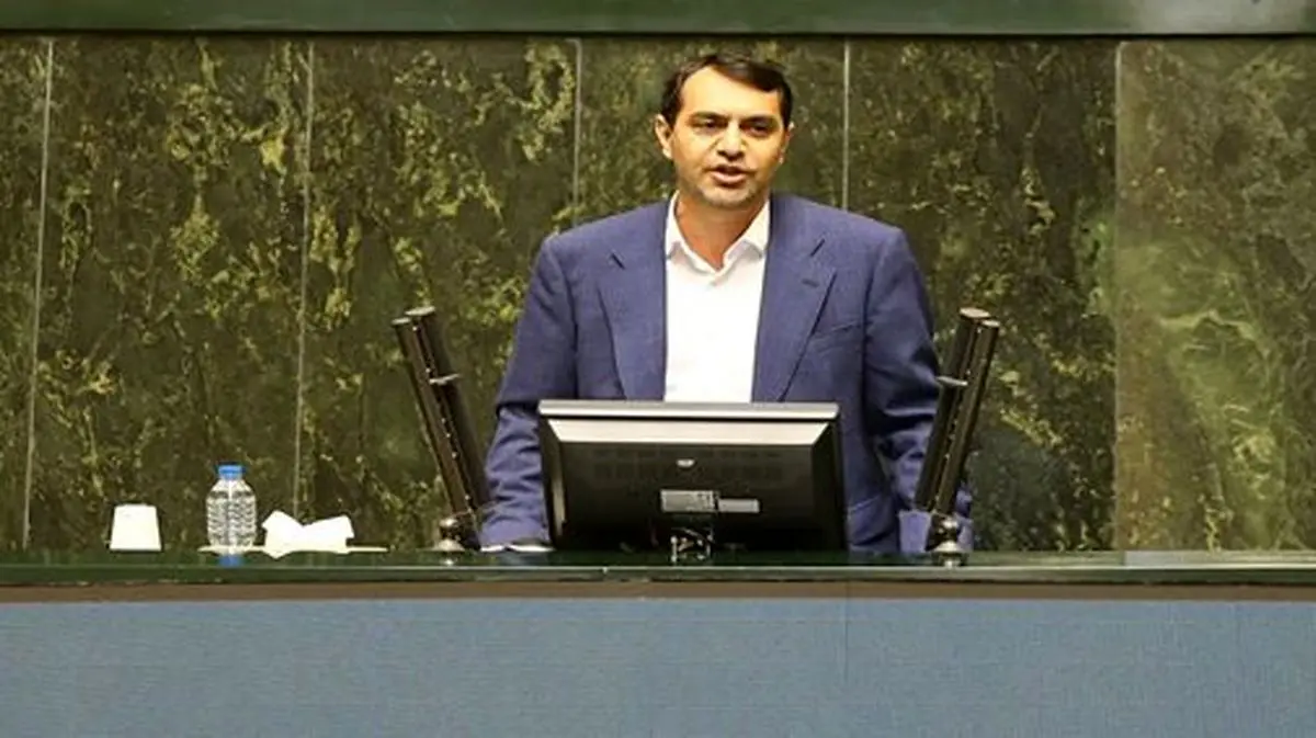 ۳ نرخی‌شدن بنزین زمینه‌ساز قاچاق و فساد است/ دولت باید بنزین را تک نرخی می‌کرد