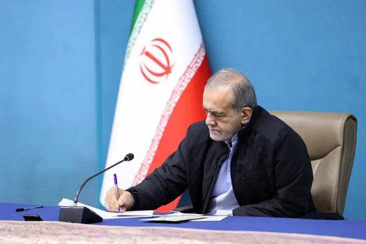 پیام تسلیت رئیس‌جمهور در پی درگذشت مادر ۳ شهید