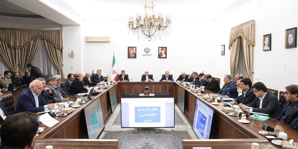 توصیه «شب یلدایی» عارف به تولیدکنندگان/ قدردانی از همراهی مردم با طرح گرانی بنزین توصیه «شب یلدایی» عارف به تولیدکنندگان/ قدردانی از همراهی مردم با طرح گرانی بنزین