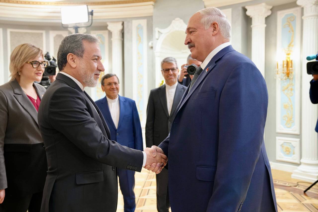 دیدار عراقچی با رئیسجمهور و وزیر خارجه بلاروس دیدار عراقچی با رئیسجمهور و وزیر خارجه بلاروس