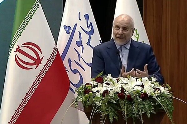 قالیباف: بیش از هر چیزی از موضوع حکمرانی آسیب میبینیم قالیباف: بیش از هر چیزی از موضوع حکمرانی آسیب میبینیم