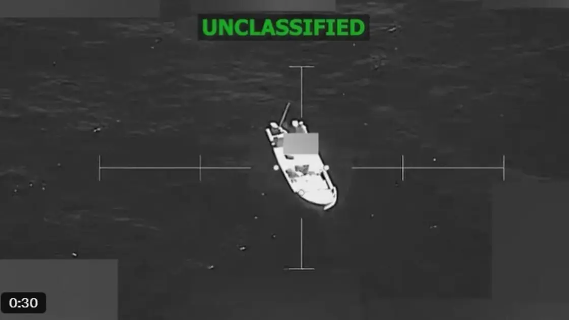 حملات هوایی آمریکا به ۳ قایق؛ ۸ نفر کشته شدند حملات هوایی آمریکا به ۳ قایق؛ ۸ نفر کشته شدند