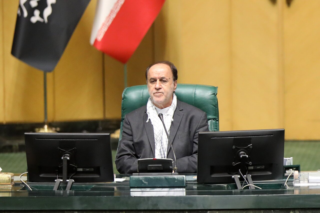 حاجی‌بابایی: تنها راه نجات کشور، بسیجی عمل‌کردن است