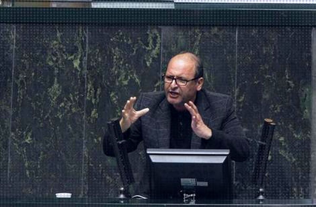 همه نمایندگان مجلس سیم‌کارت سفید دارند!