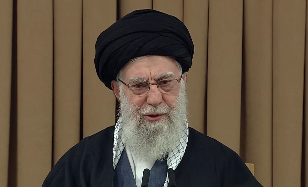 رهبر انقلاب: پیغام با واسطه ایران به آمریکا دروغ محض است/ مثل دوران جنگ کنار هم باشیم